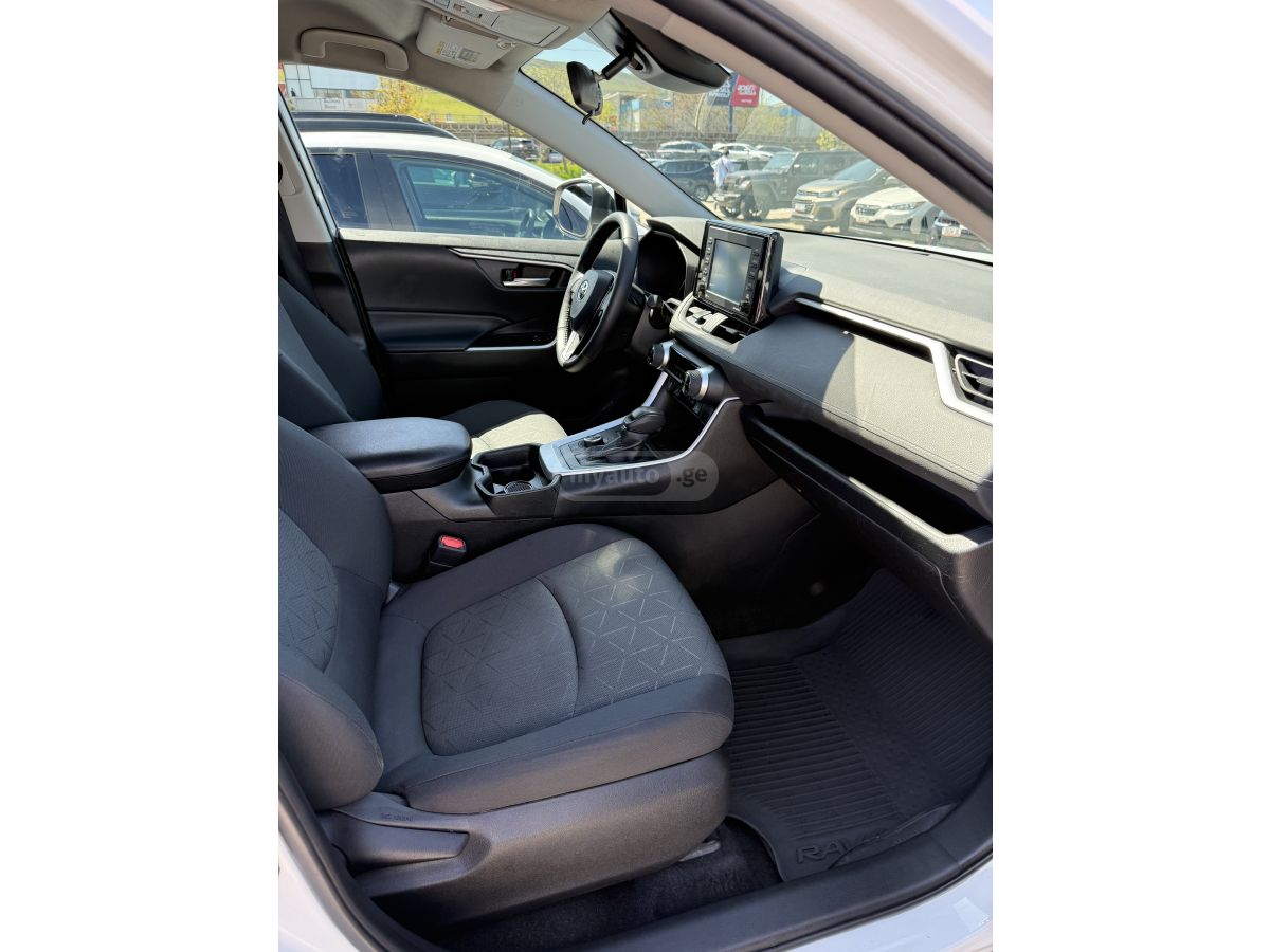 Toyota RAV 4 - фото 6