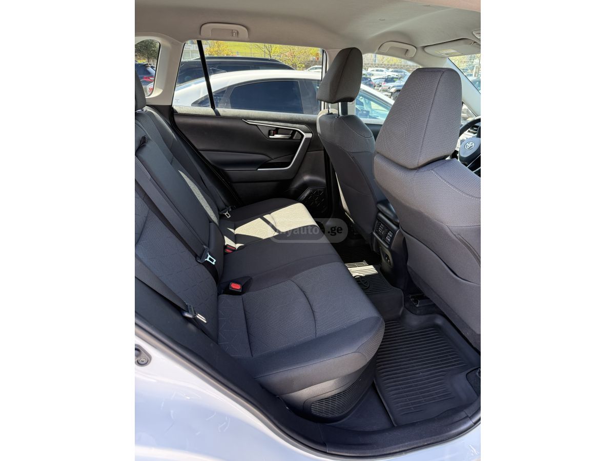 Toyota RAV 4 - фото 7