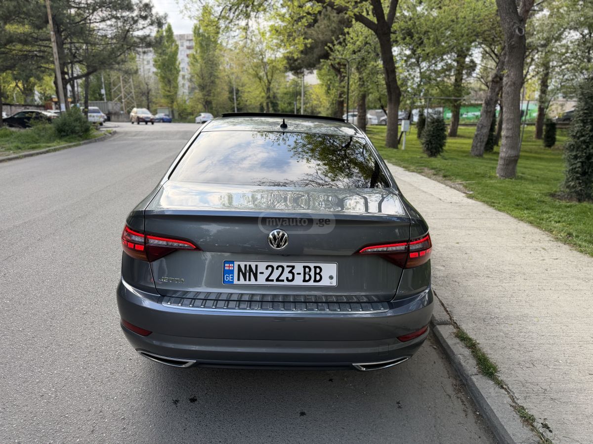 Volkswagen Jetta - фото 4