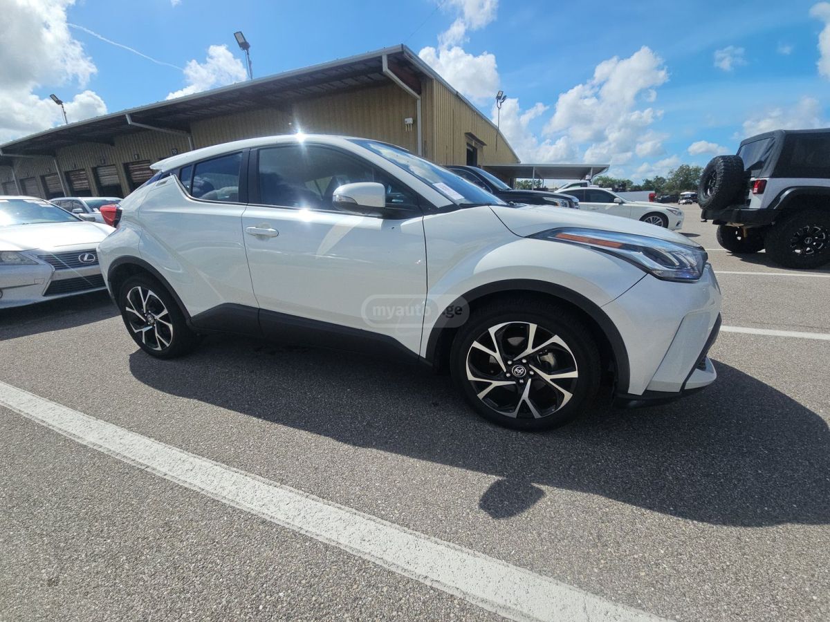 Toyota CHR - фото 1