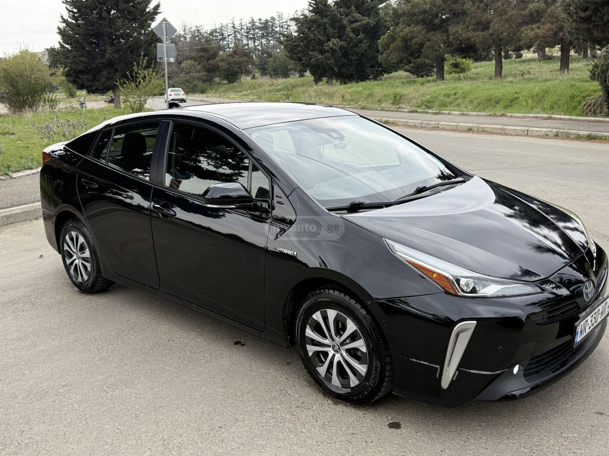 Toyota Prius - фото 1
