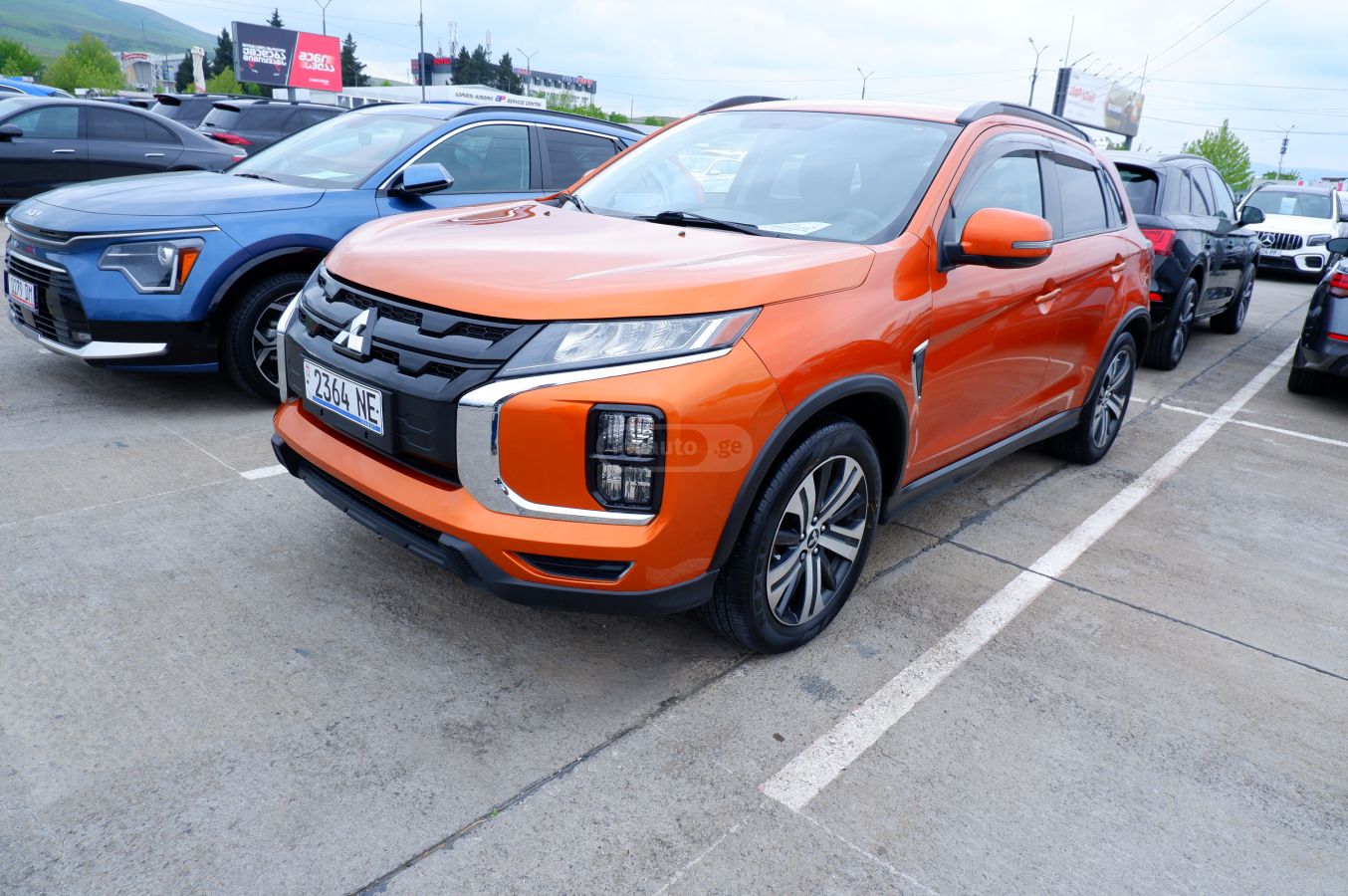 Mitsubishi Outlander - фото 1