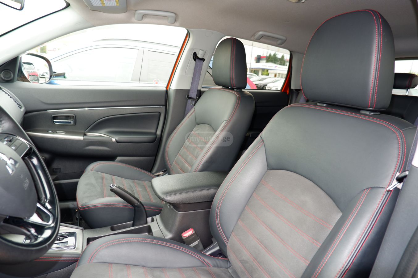 Mitsubishi Outlander - фото 12