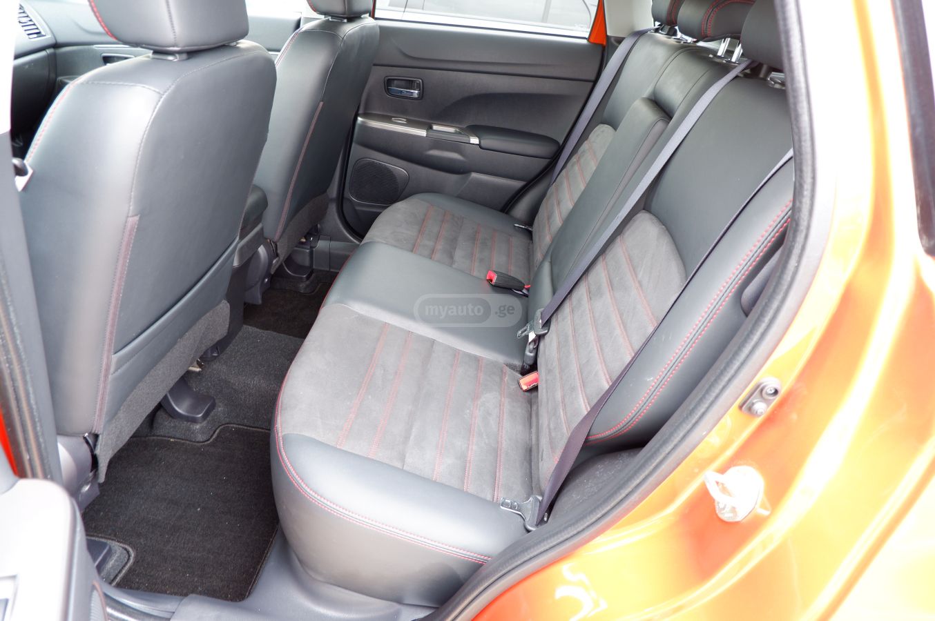 Mitsubishi Outlander - фото 8