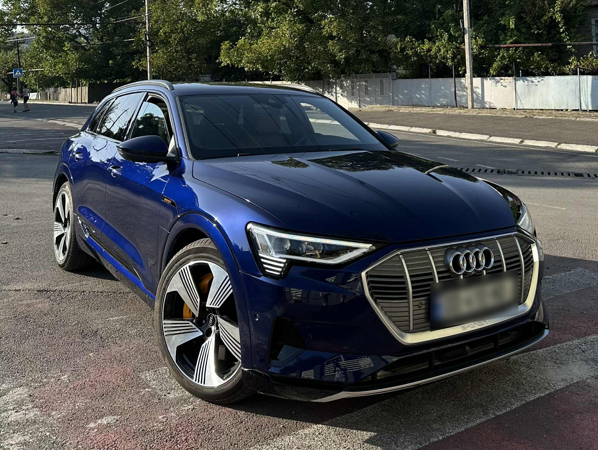 Audi E-Tron - фото 5