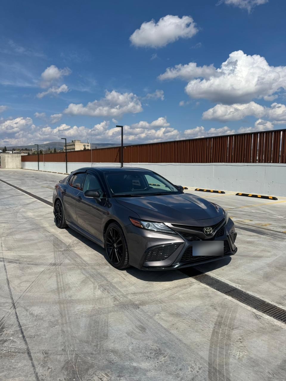 Toyota Camry - фото 1