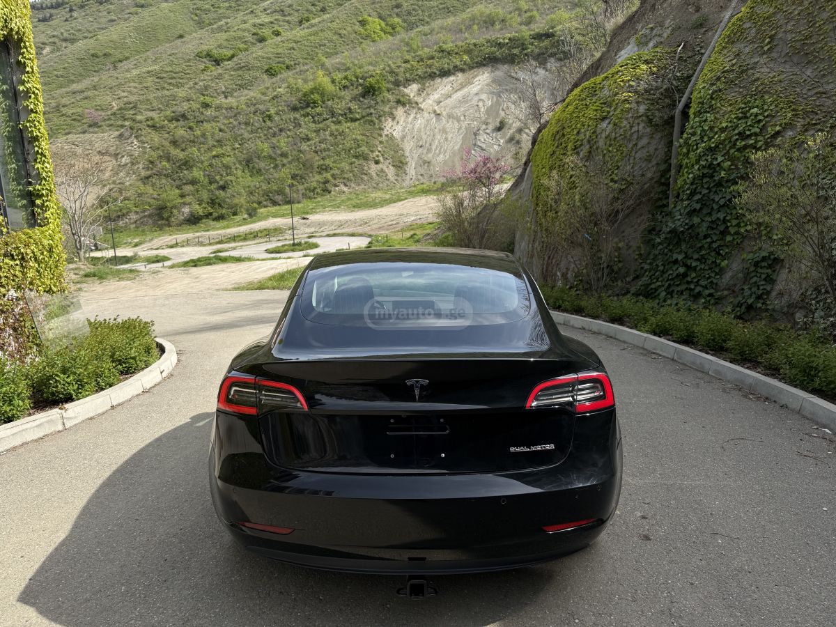 Tesla Model 3 - фото 7