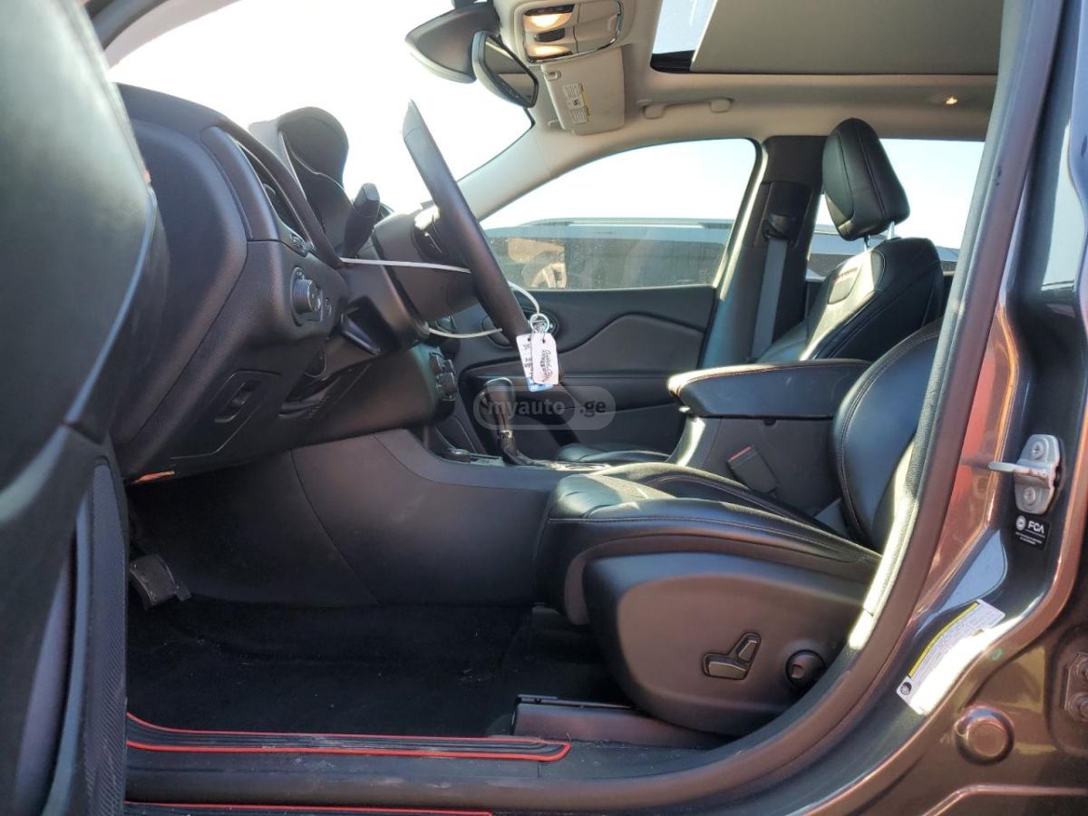 Jeep Trailhawk 4dr 4x4 Automatic — миниатюра 10