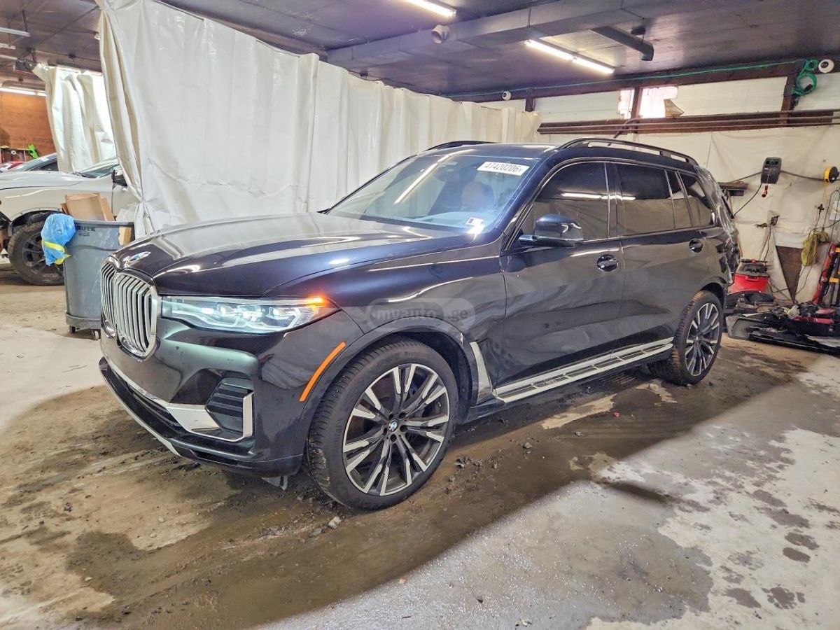 BMW X7 - фото 1