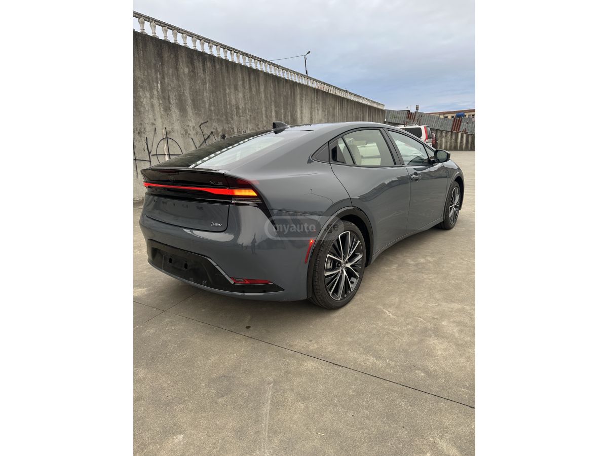 Toyota XLE — миниатюра 6