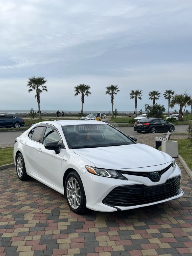 Toyota Camry - фото 1