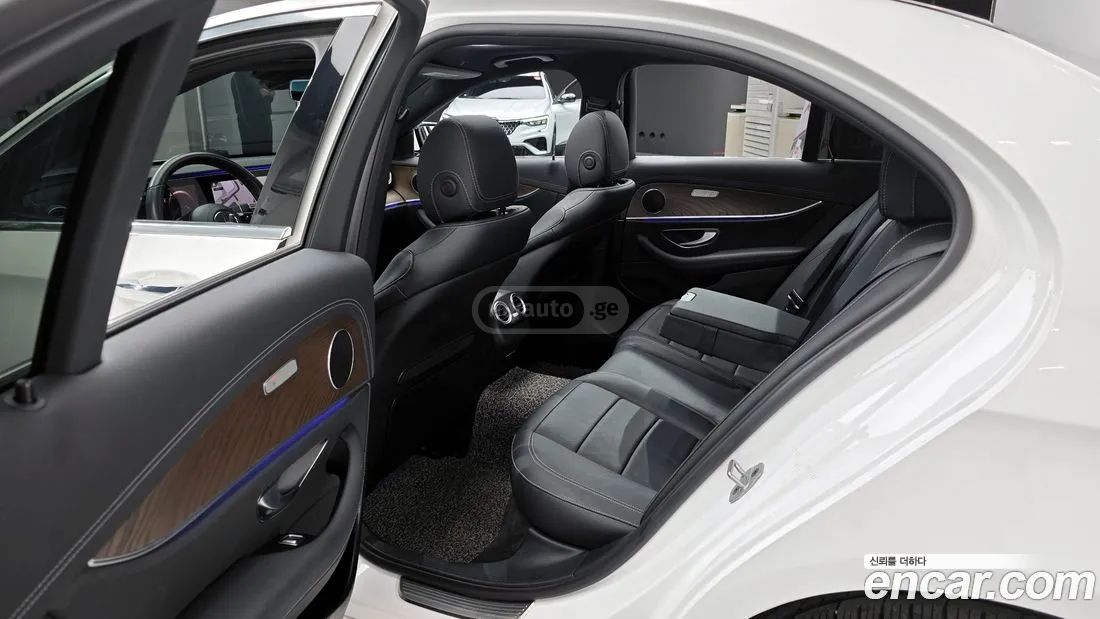 Mercedes-Benz E 63 AMG 2021 — миниатюра 11