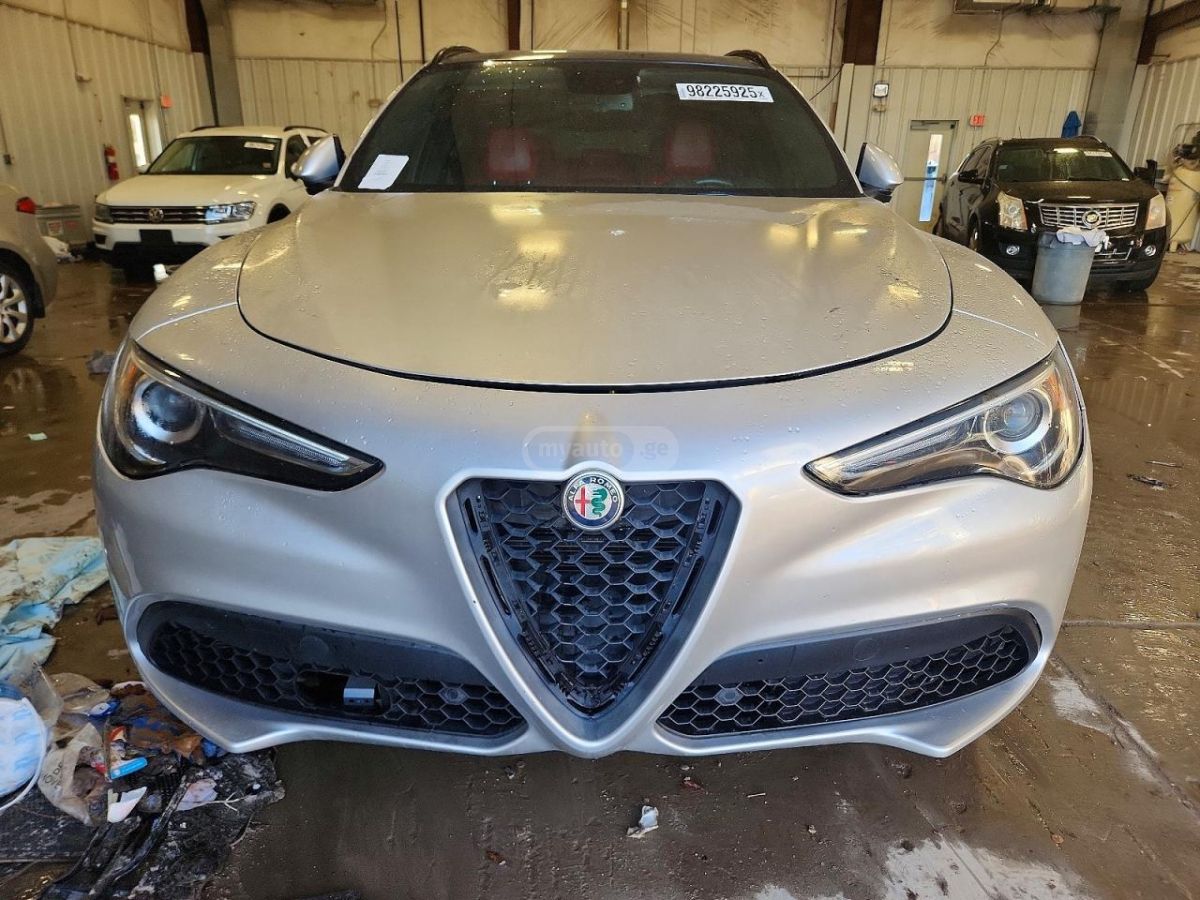 Alfa Romeo Stelvio - фото 1