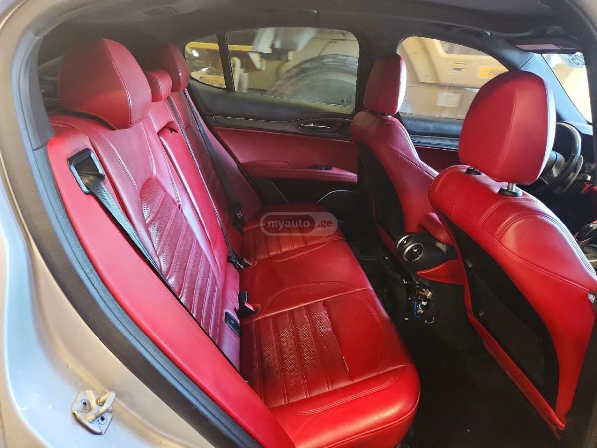 Alfa Romeo Stelvio - фото 12