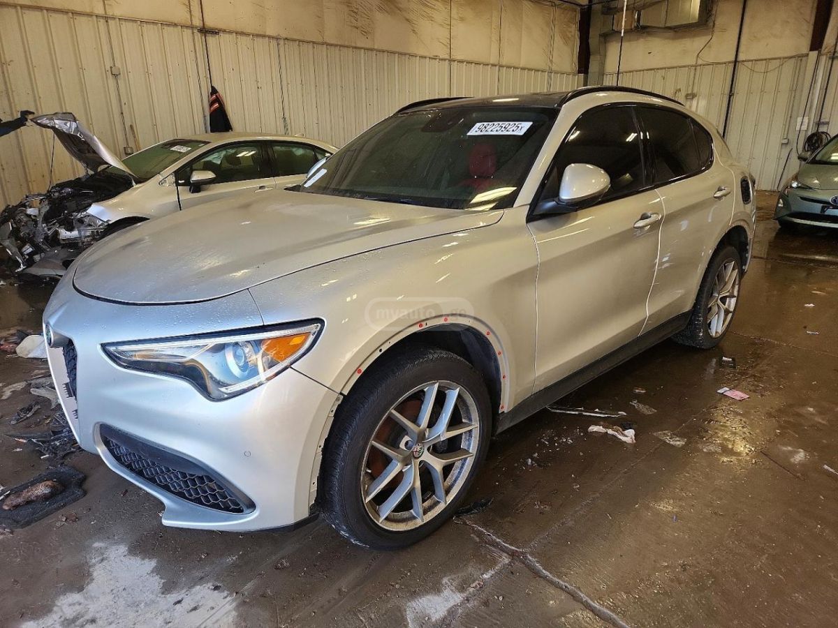 Alfa Romeo Stelvio - фото 3