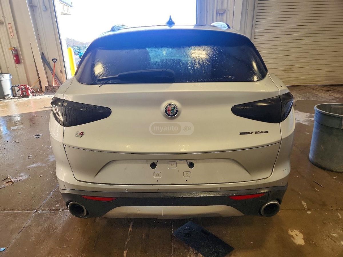 Alfa Romeo Stelvio - фото 7
