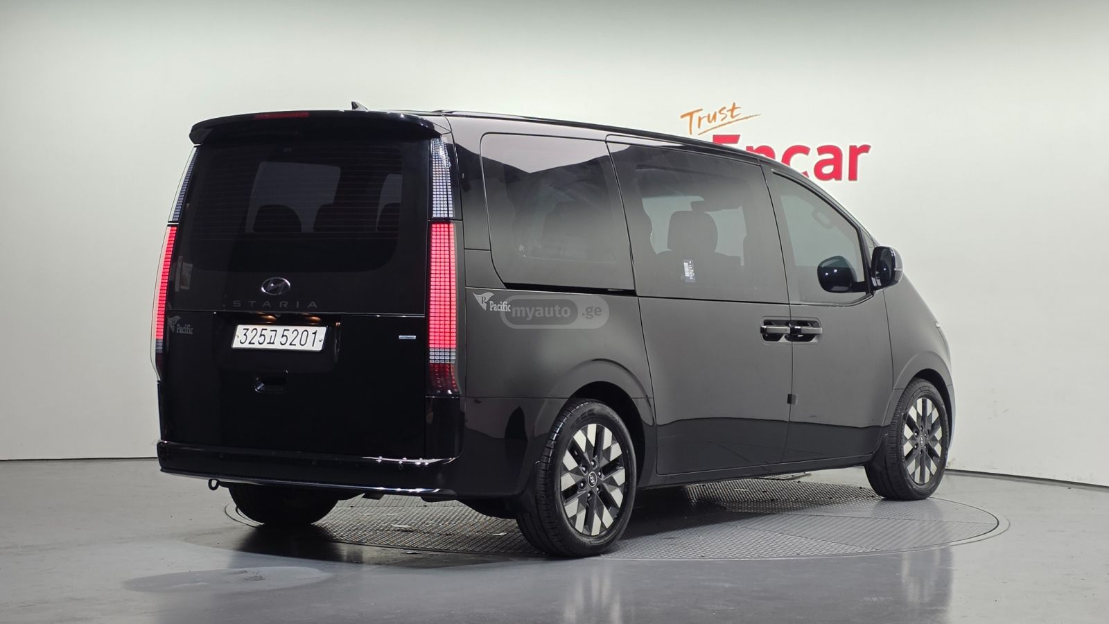 Hyundai Staria 2023 — миниатюра 3