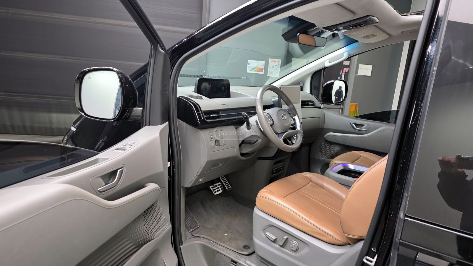 Hyundai Staria 2023 — миниатюра 7