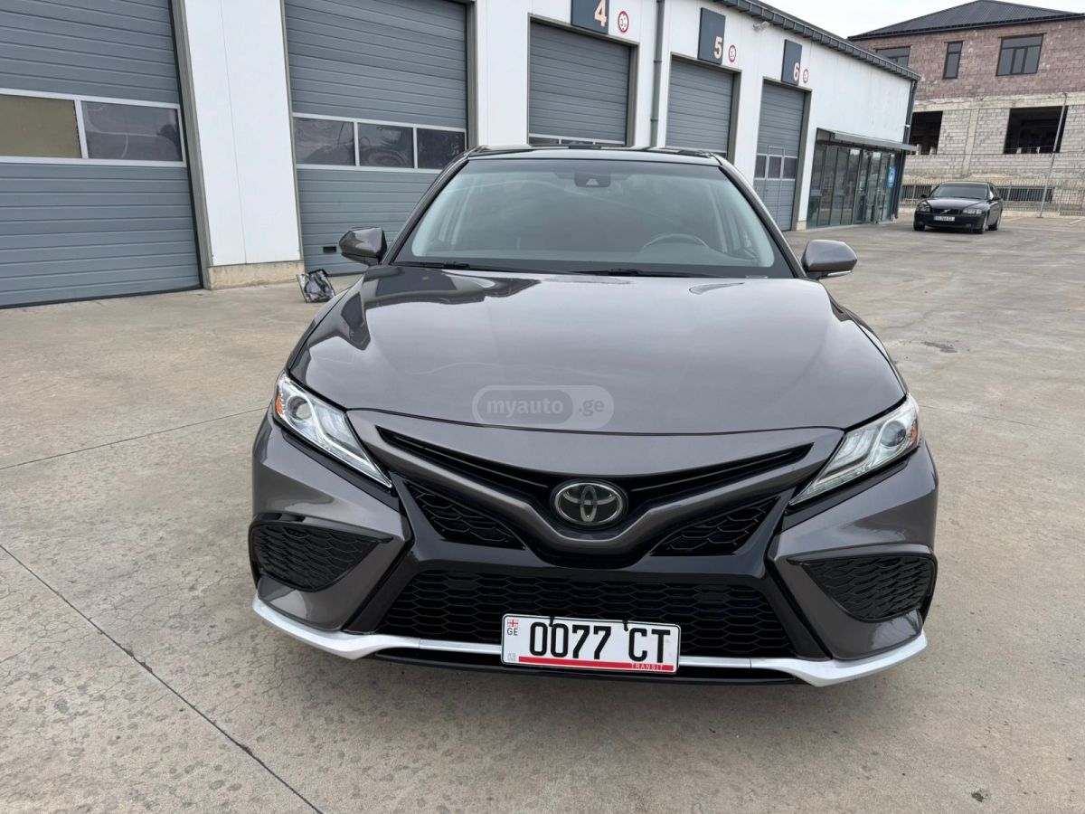 Toyota Camry - фото 2