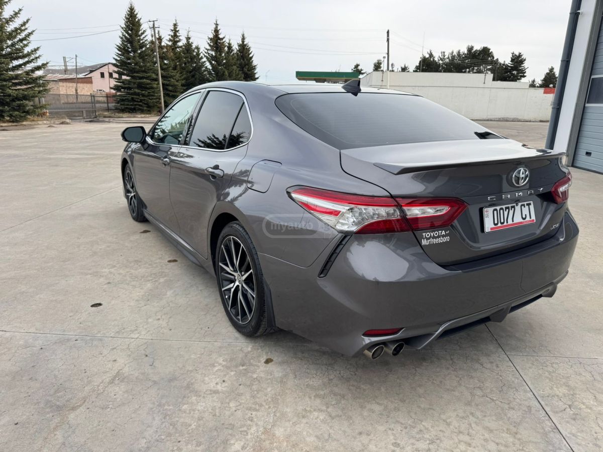 Toyota Camry - фото 5