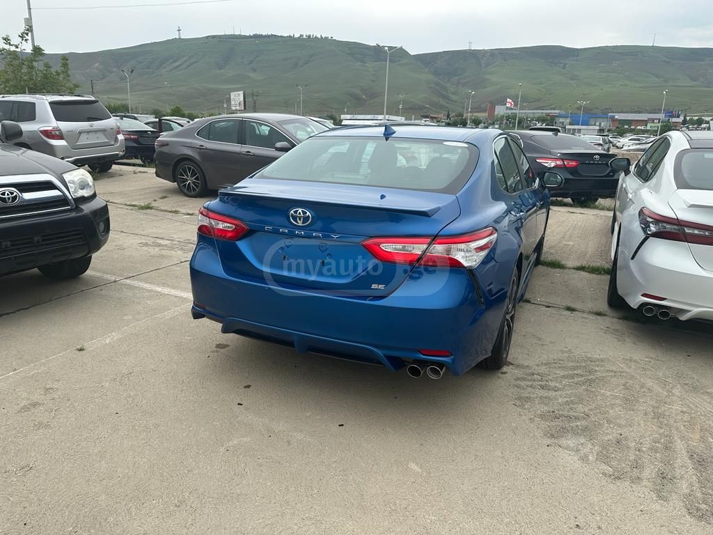 Toyota Camry - фото 2