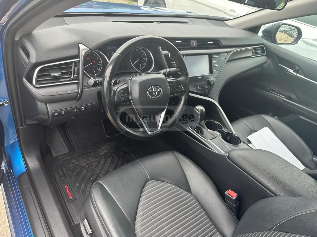 Toyota Camry - фото 6