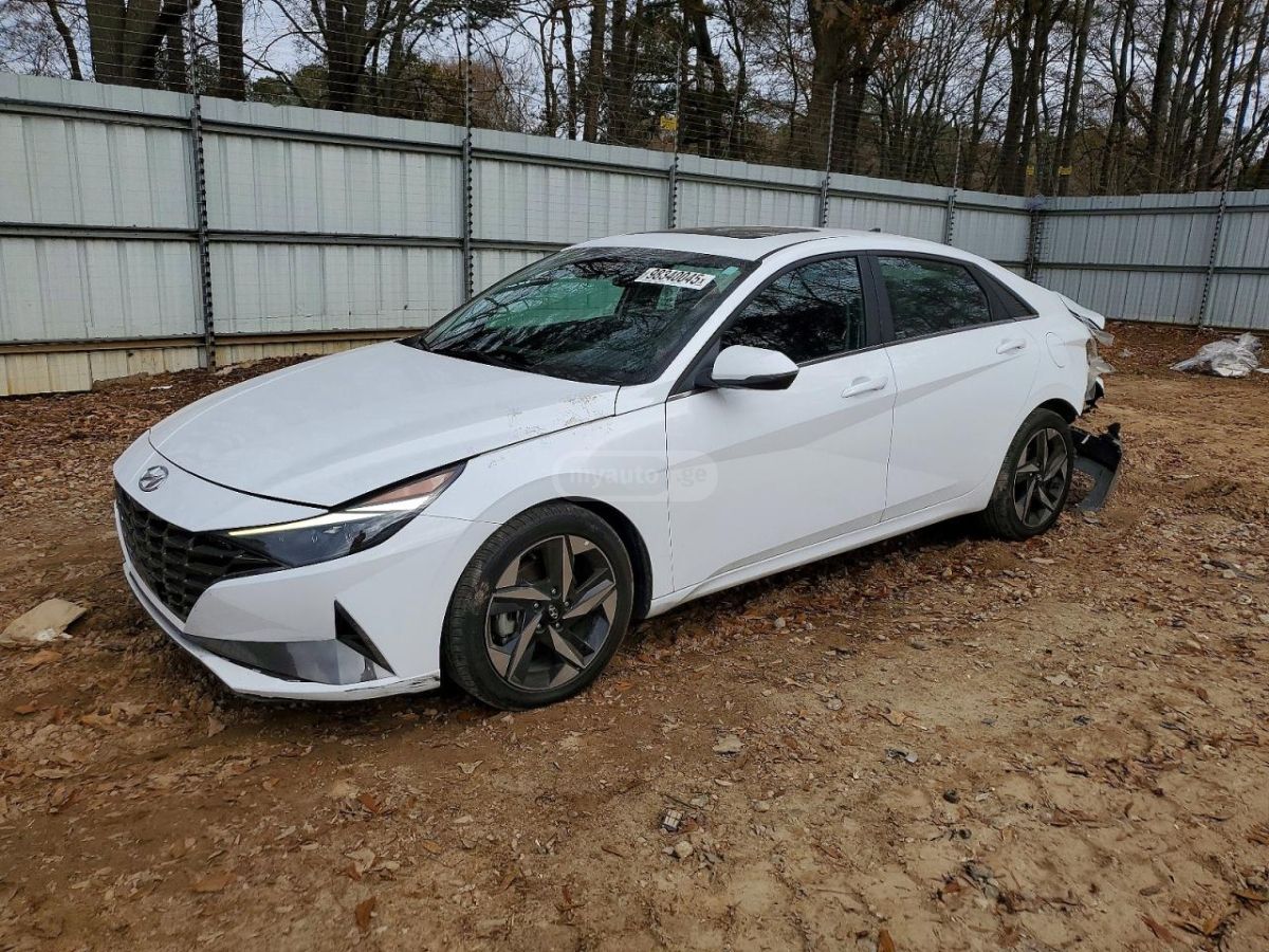 Hyundai Elantra - фото 1