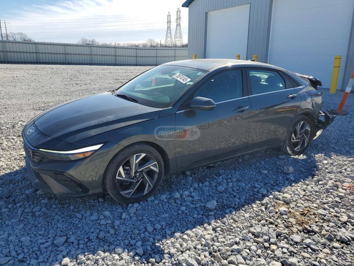 Hyundai Elantra - фото 1