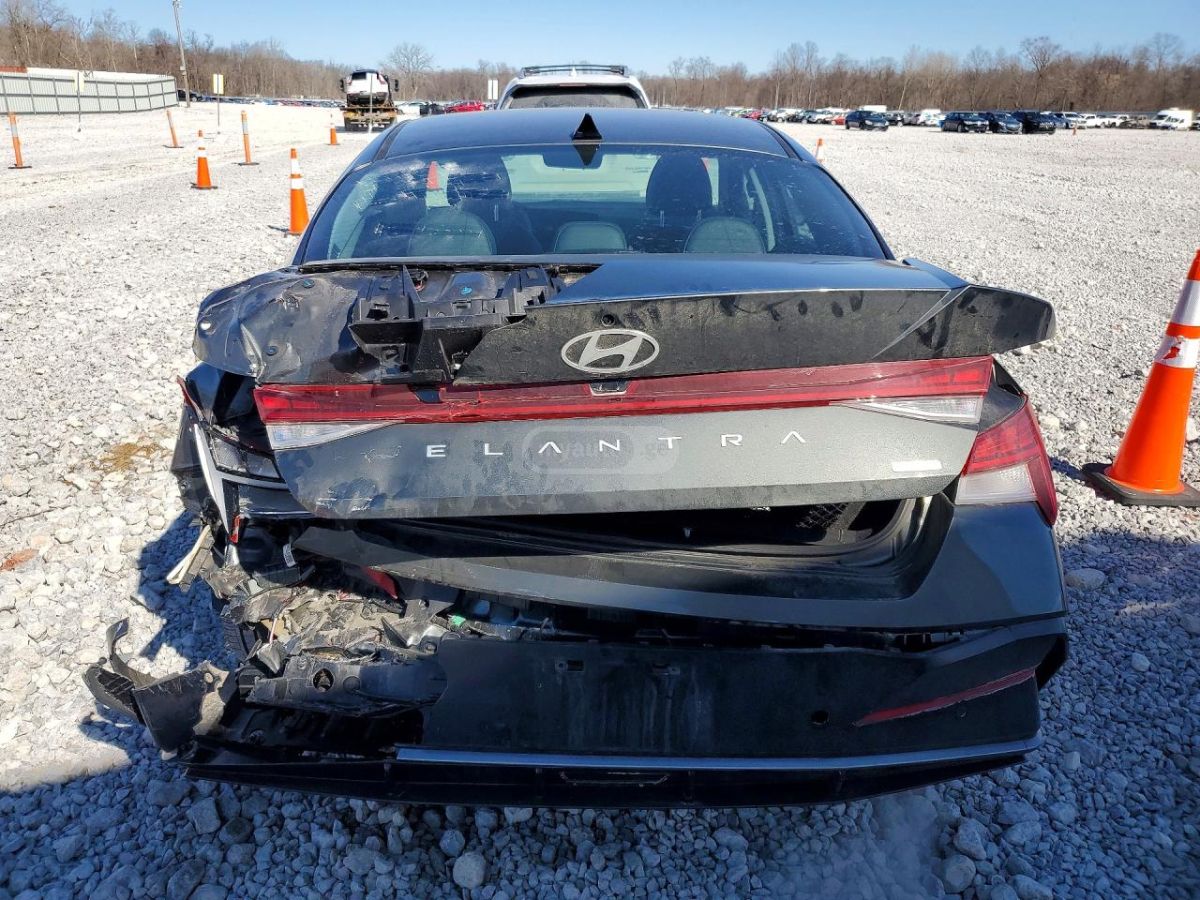 Hyundai Elantra - фото 6