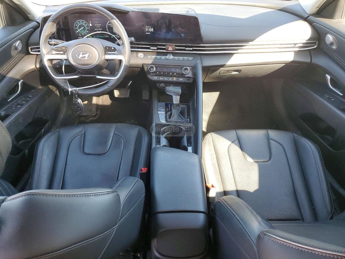 Hyundai Elantra - фото 8