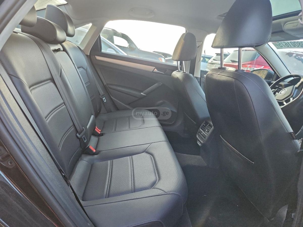 Volkswagen Passat 2021 — миниатюра 9