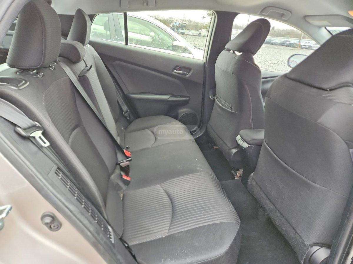 Toyota Prius Prime - фото 10