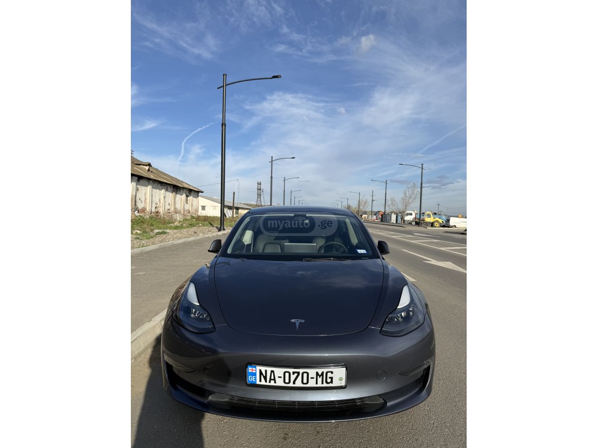 Tesla Model 3 - фото 1