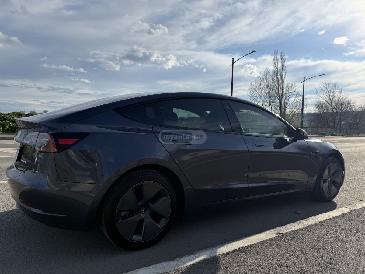 Tesla Model 3 - фото 12