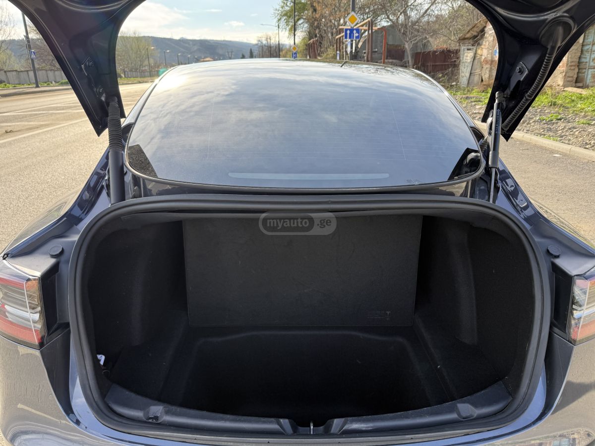 Tesla Model 3 - фото 14