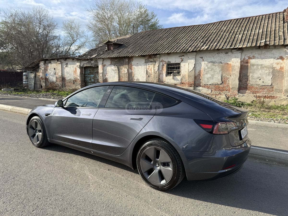 Tesla Model 3 - фото 3