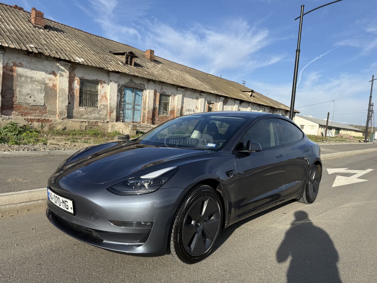 Tesla Model 3 - фото 9