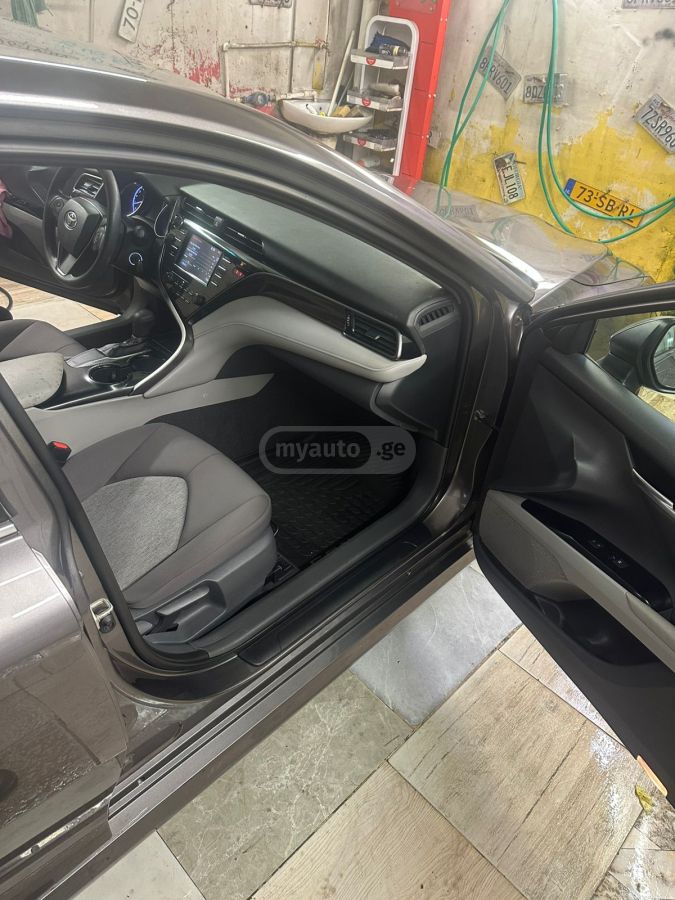 Toyota Camry - фото 2