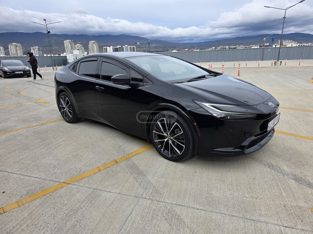 Toyota Prius - фото 1