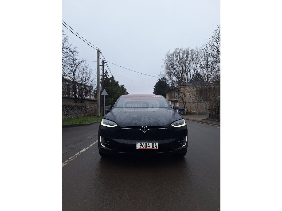 Tesla Model X - фото 1