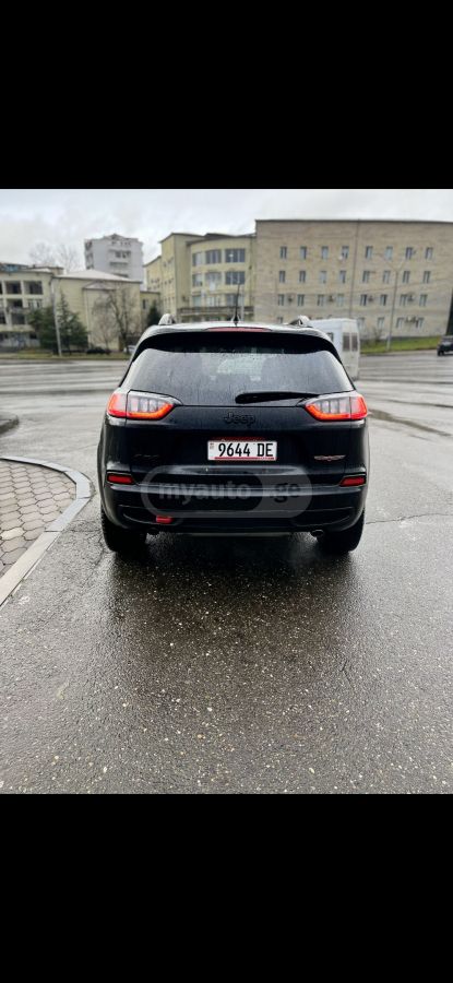 Jeep Cherokee - фото 3