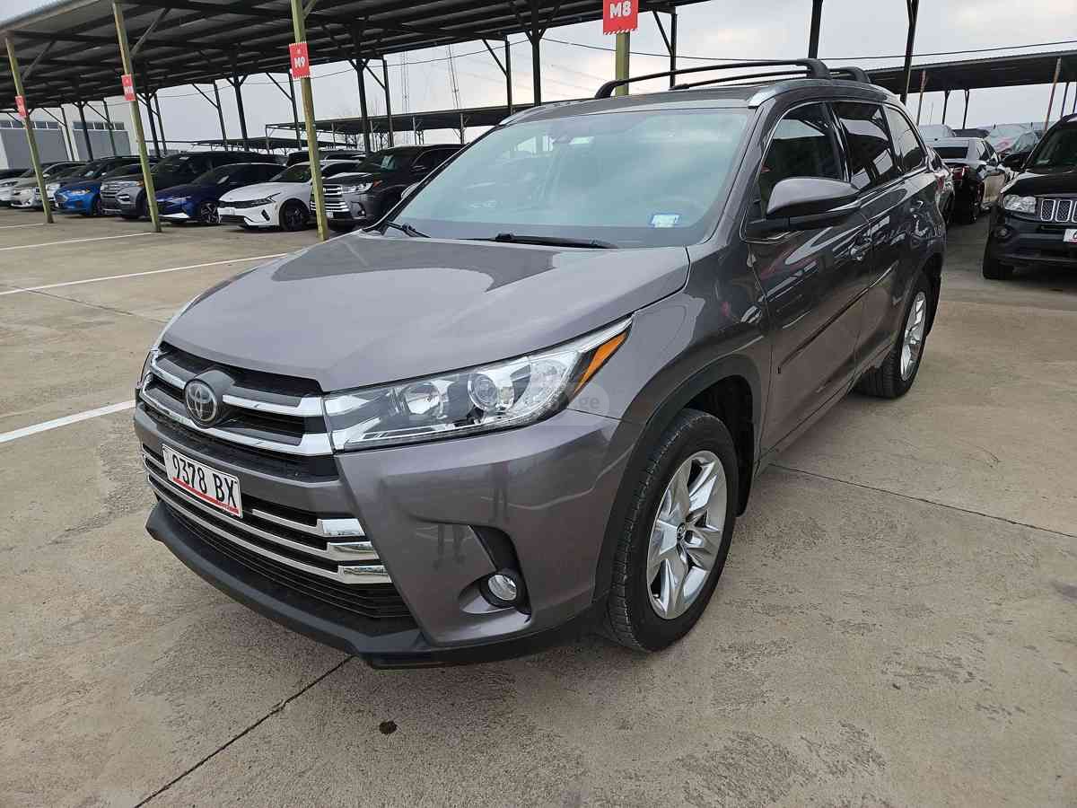 Toyota Highlander - фото 1