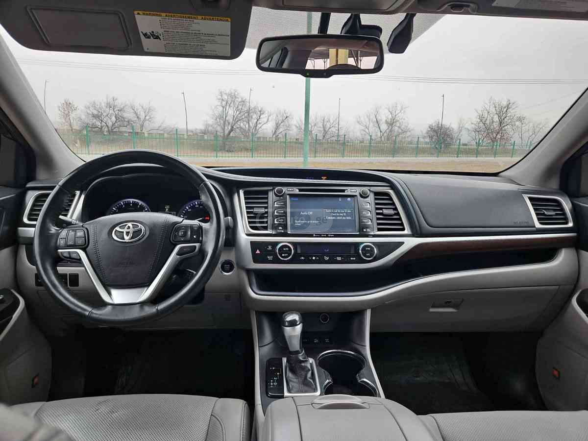 Toyota Highlander - фото 2