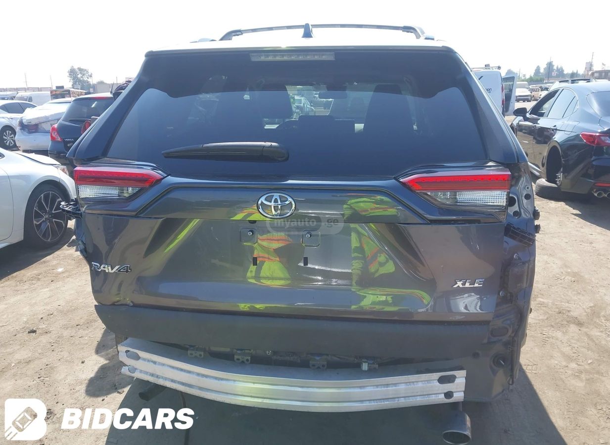 Toyota XLE Premium 4dr Front-Wheel Dr — миниатюра 13