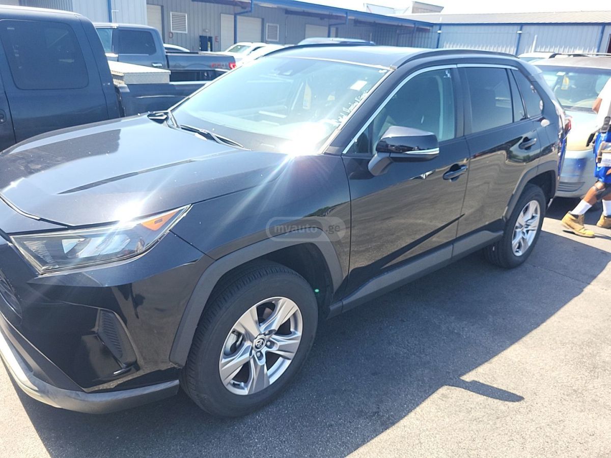 Toyota RAV 4 - фото 1