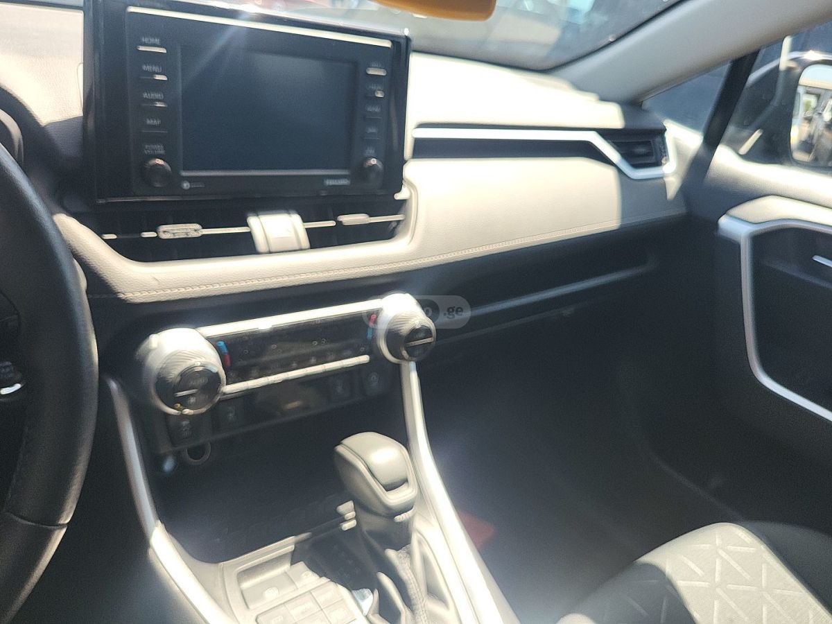 Toyota RAV 4 - фото 10