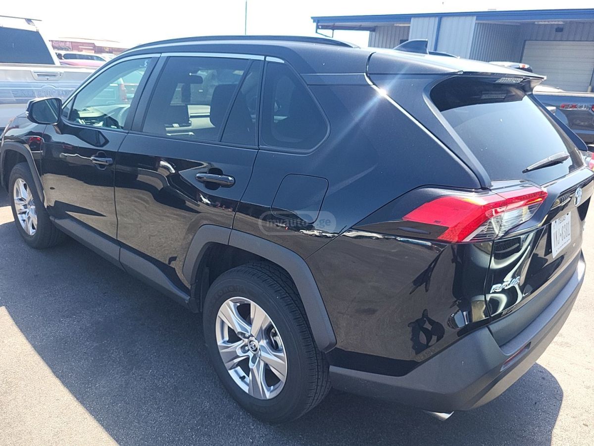 Toyota RAV 4 - фото 4