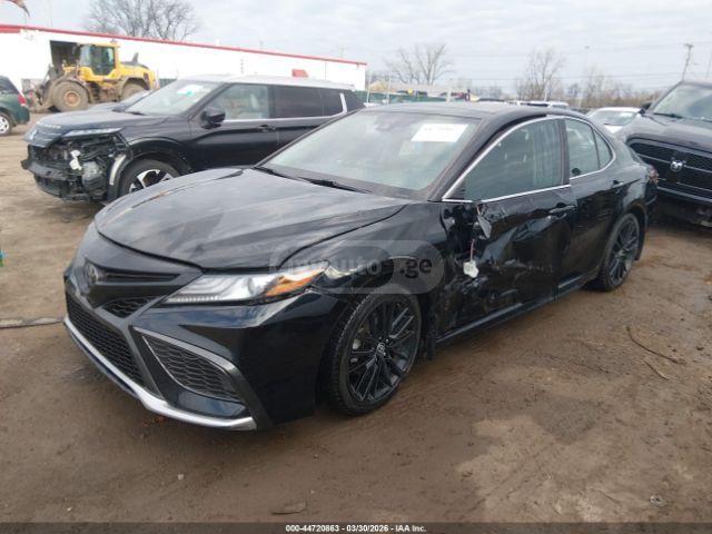 Toyota Camry - фото 2