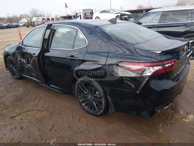 Toyota Camry - фото 3