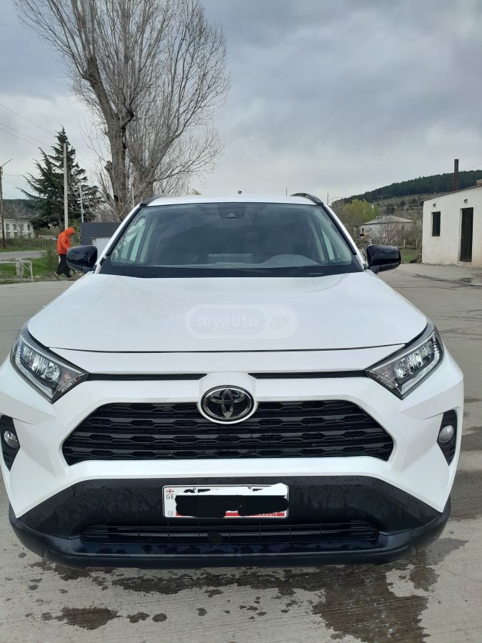 Toyota RAV 4 - фото 1